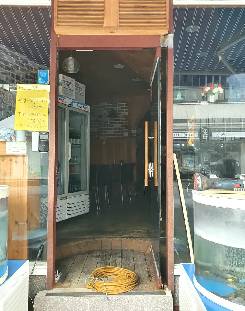 동해시 출입문 용접 시공 사진 2