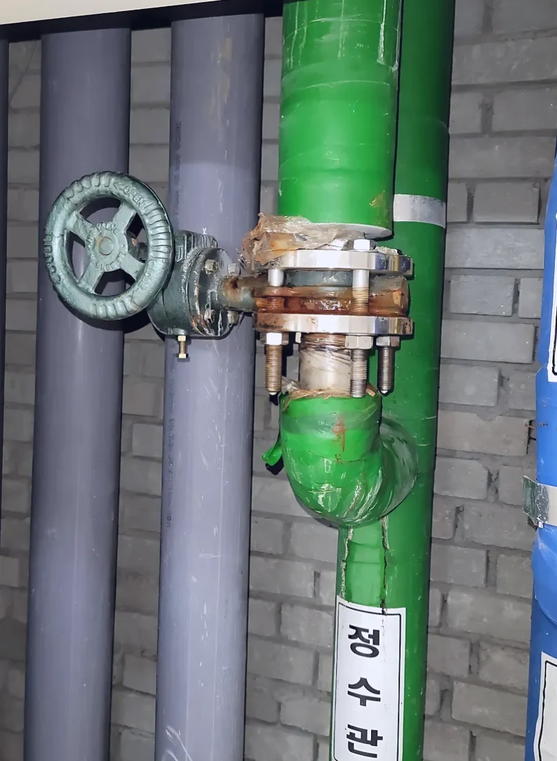 신생동 온수 급탕 스팀 배관용접 시공 사진 3