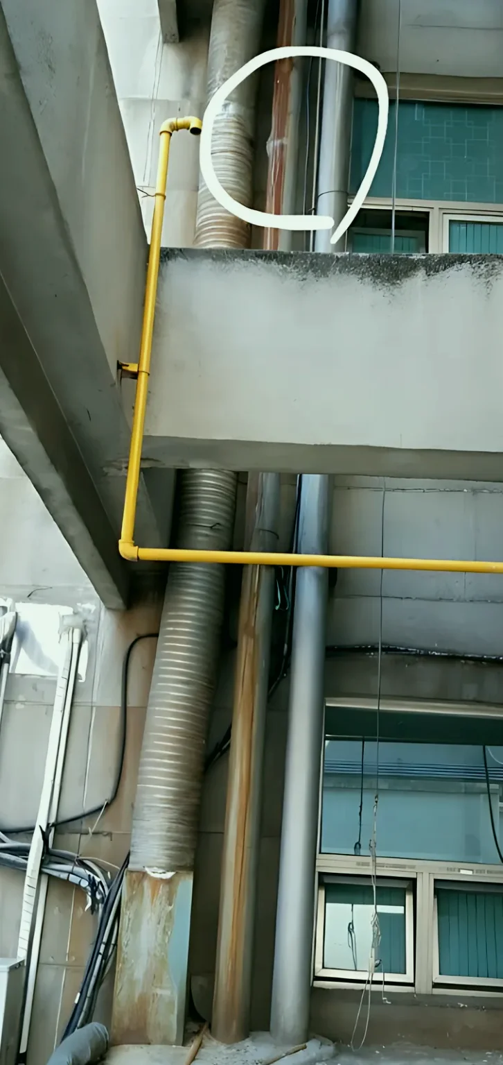 동문동 우수관 외벽배관 용접 시공 사진 2