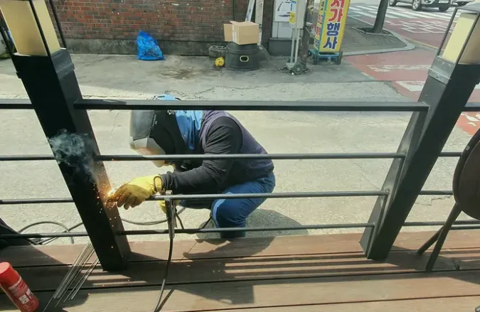 성연면 카페테라스 난간용접 시공 사진 1