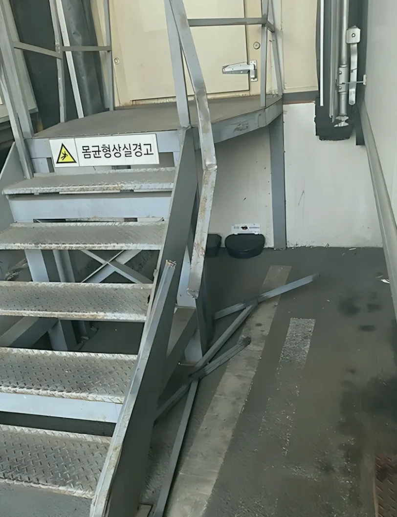 중구 구조물 바닥 계단 용접 시공 사진 3